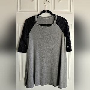 Eloges Gray and Black Lace Sleeve Top, X-Large, XL